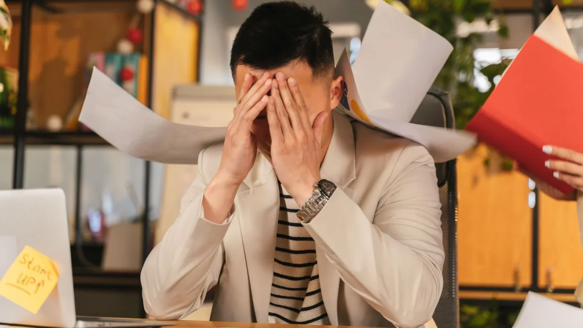 Tips Mengurangi Stres Pekerjaan Paling Efektif untuk Pekerja Sibuk