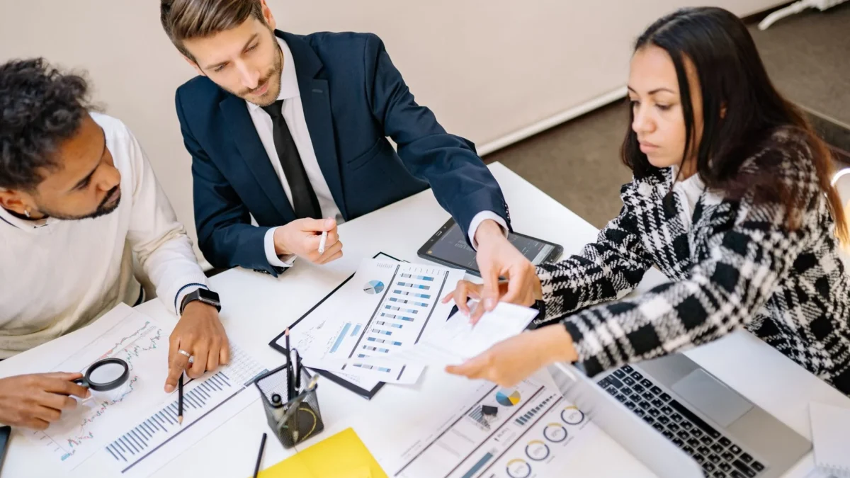 Cara Analisis Kompetitor Bisnis yang Praktis untuk Pemula